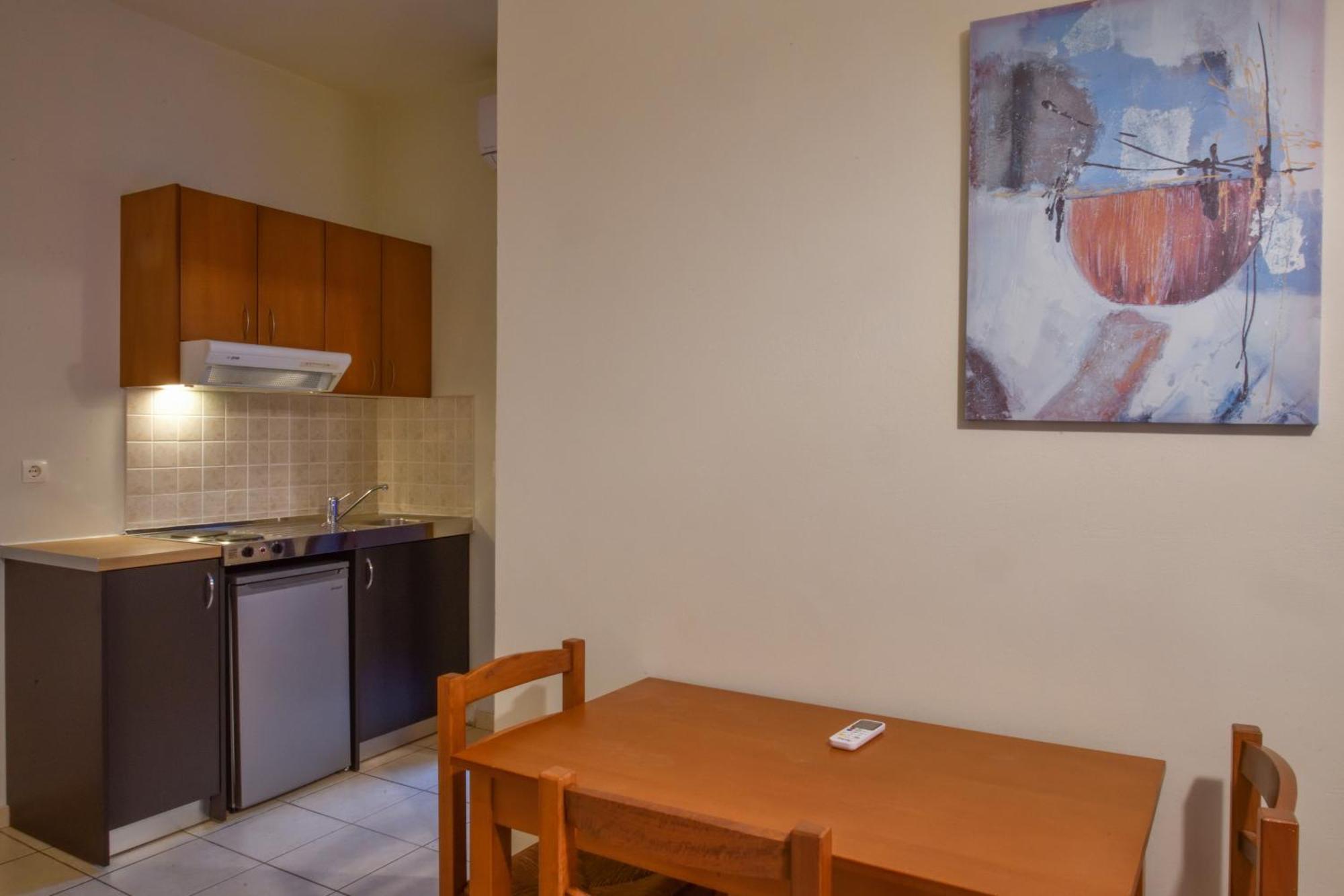 Akatos Hotel Agia Marina Eksteriør billede