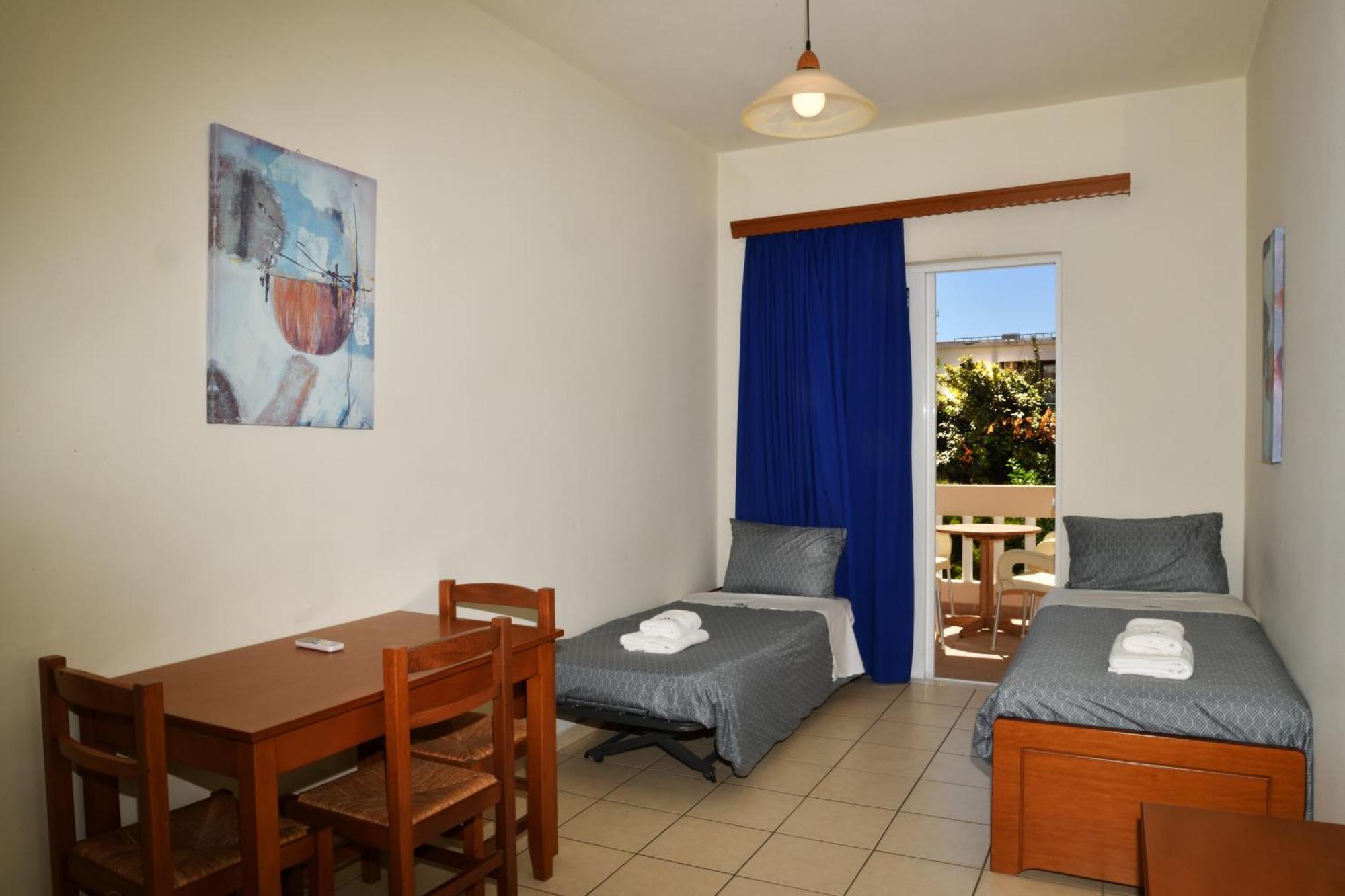 Akatos Hotel Agia Marina Eksteriør billede