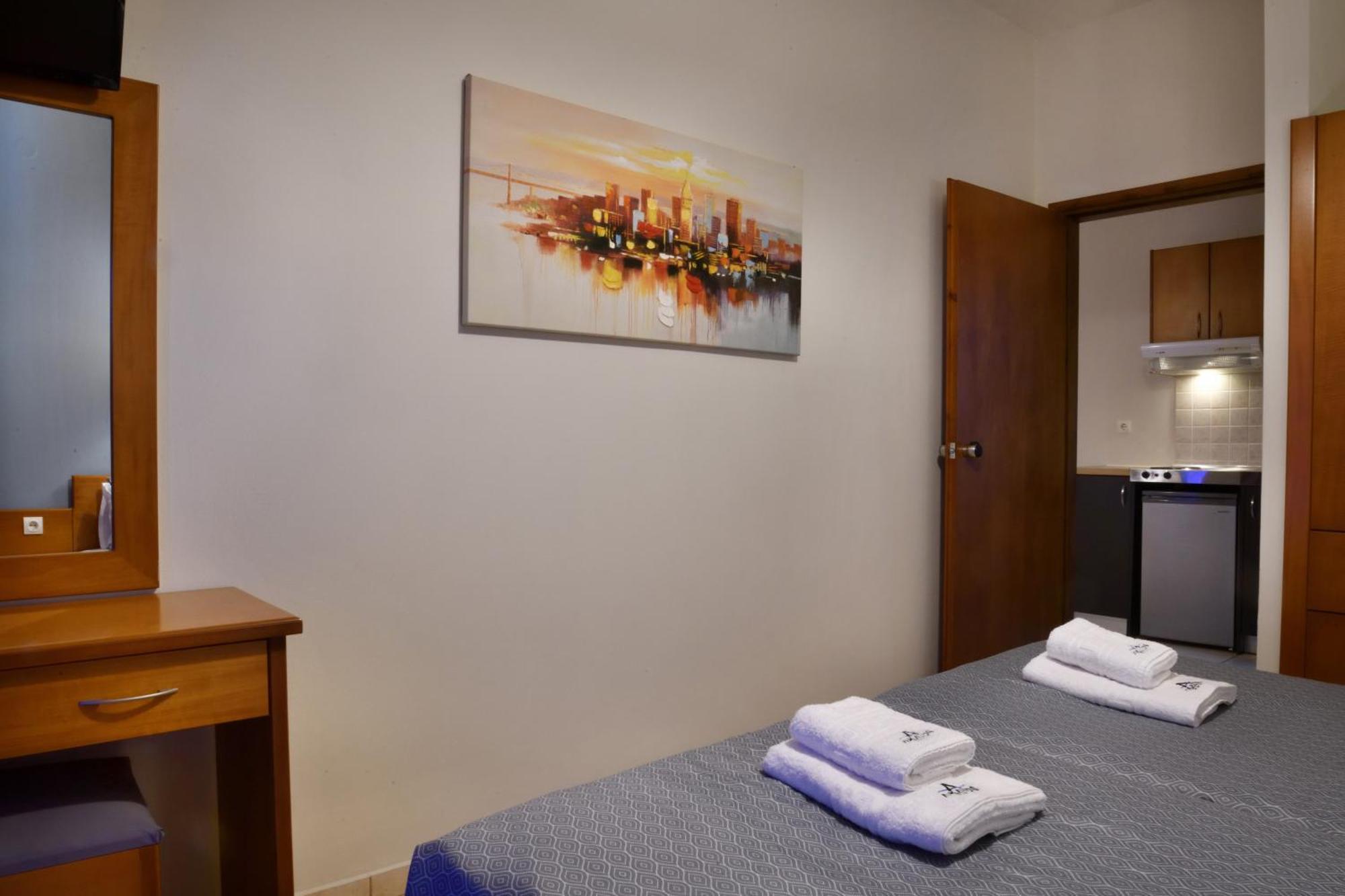 Akatos Hotel Agia Marina Eksteriør billede