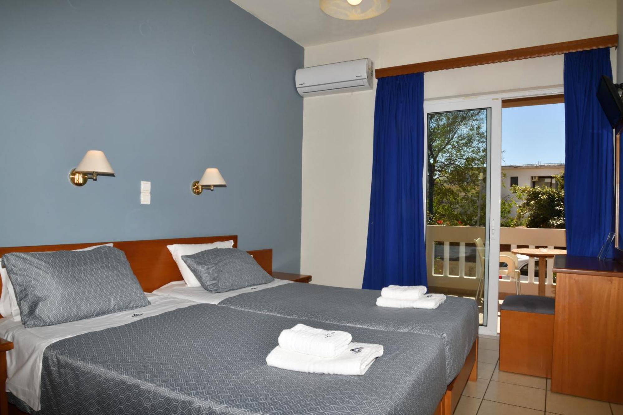 Akatos Hotel Agia Marina Eksteriør billede