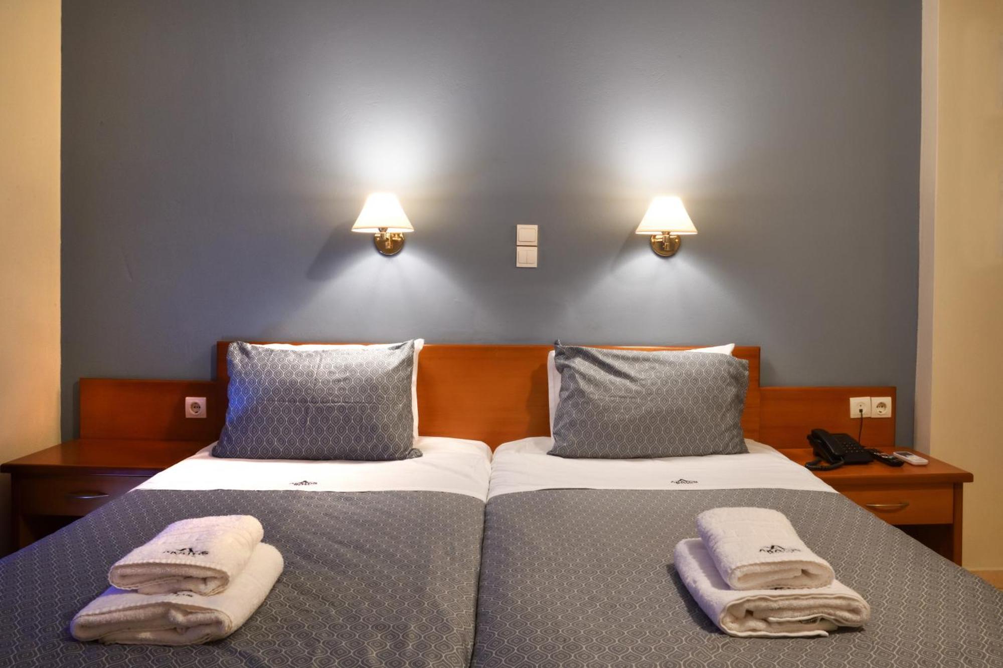 Akatos Hotel Agia Marina Eksteriør billede