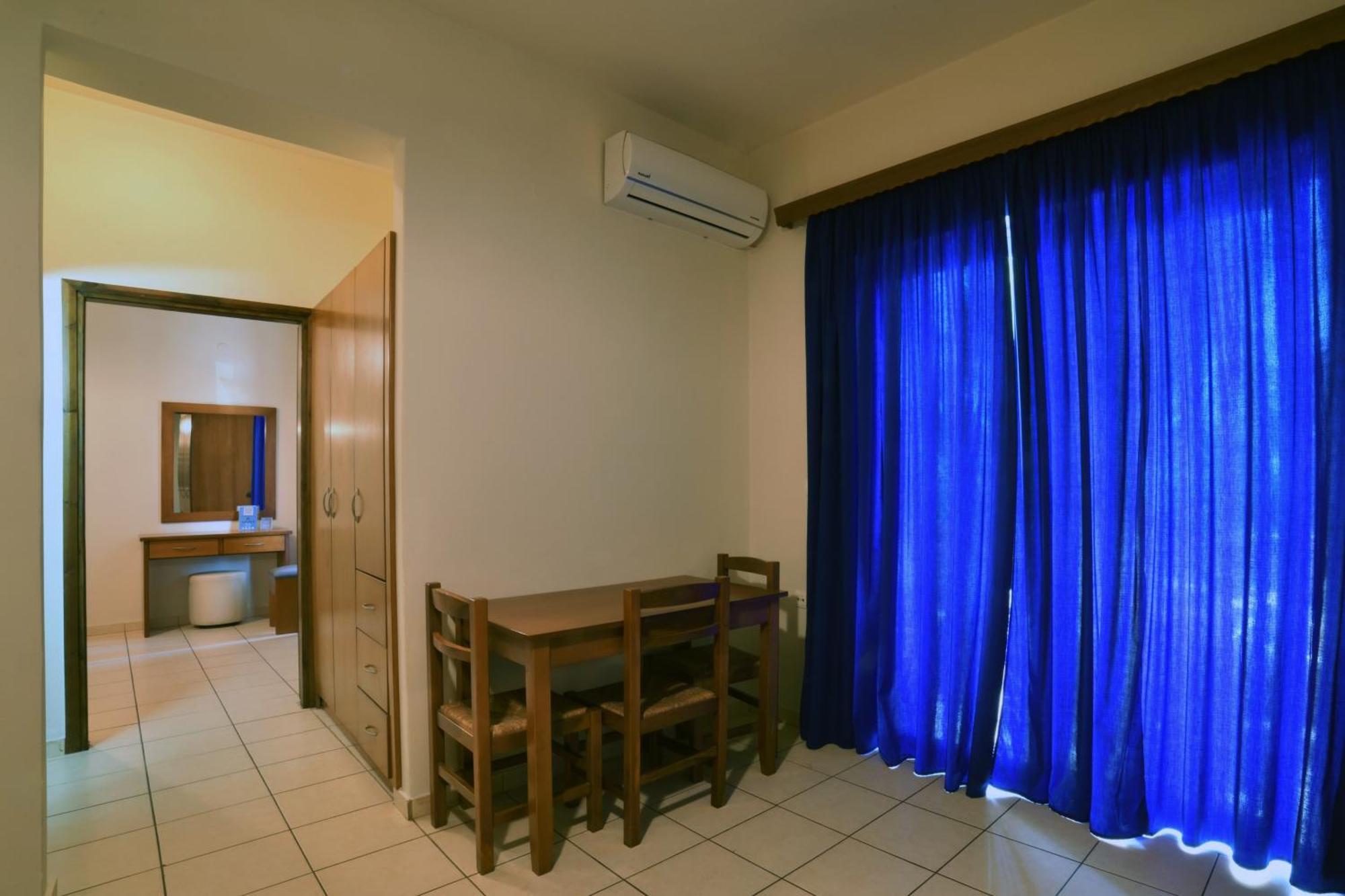 Akatos Hotel Agia Marina Eksteriør billede