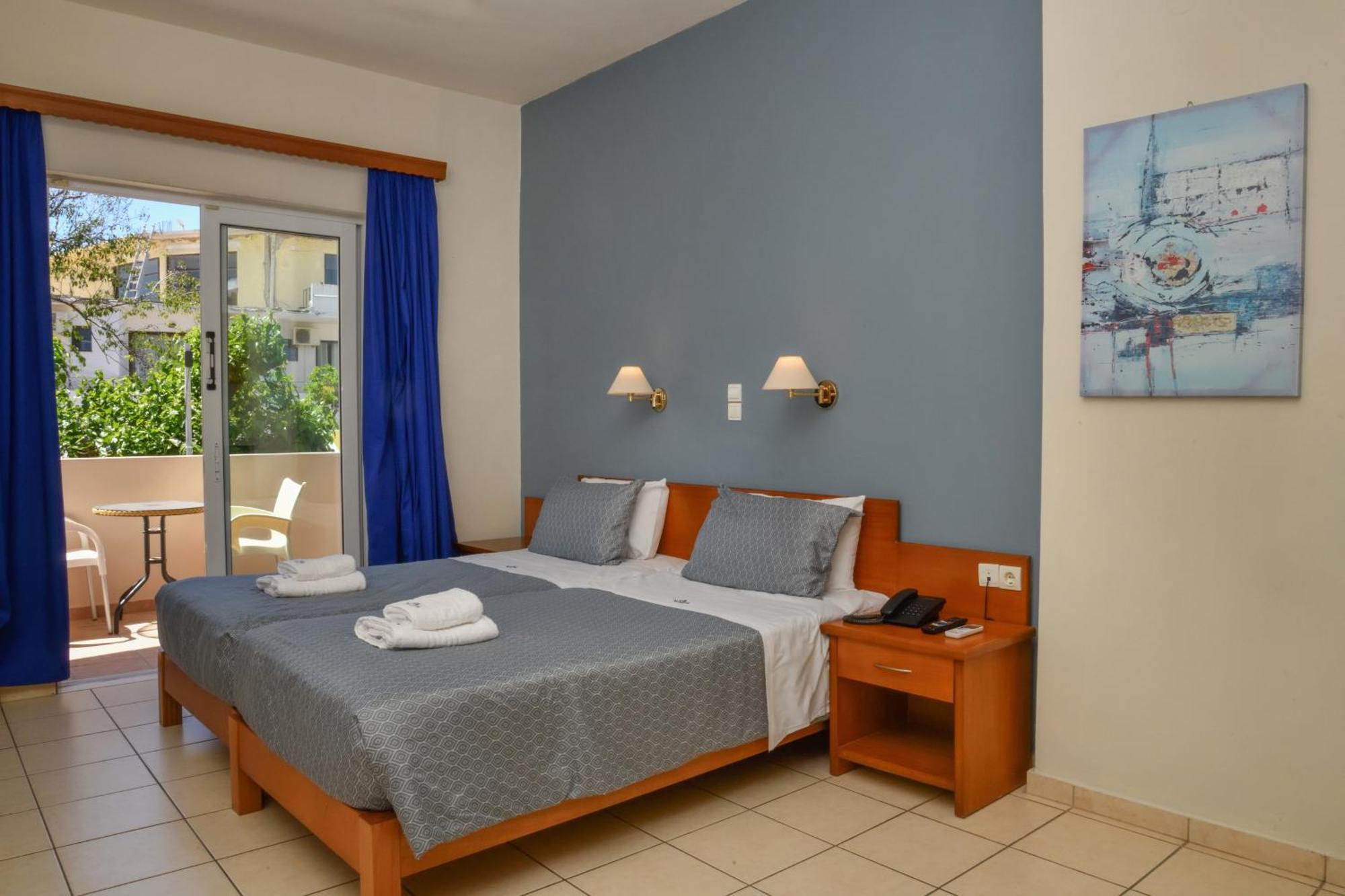 Akatos Hotel Agia Marina Eksteriør billede