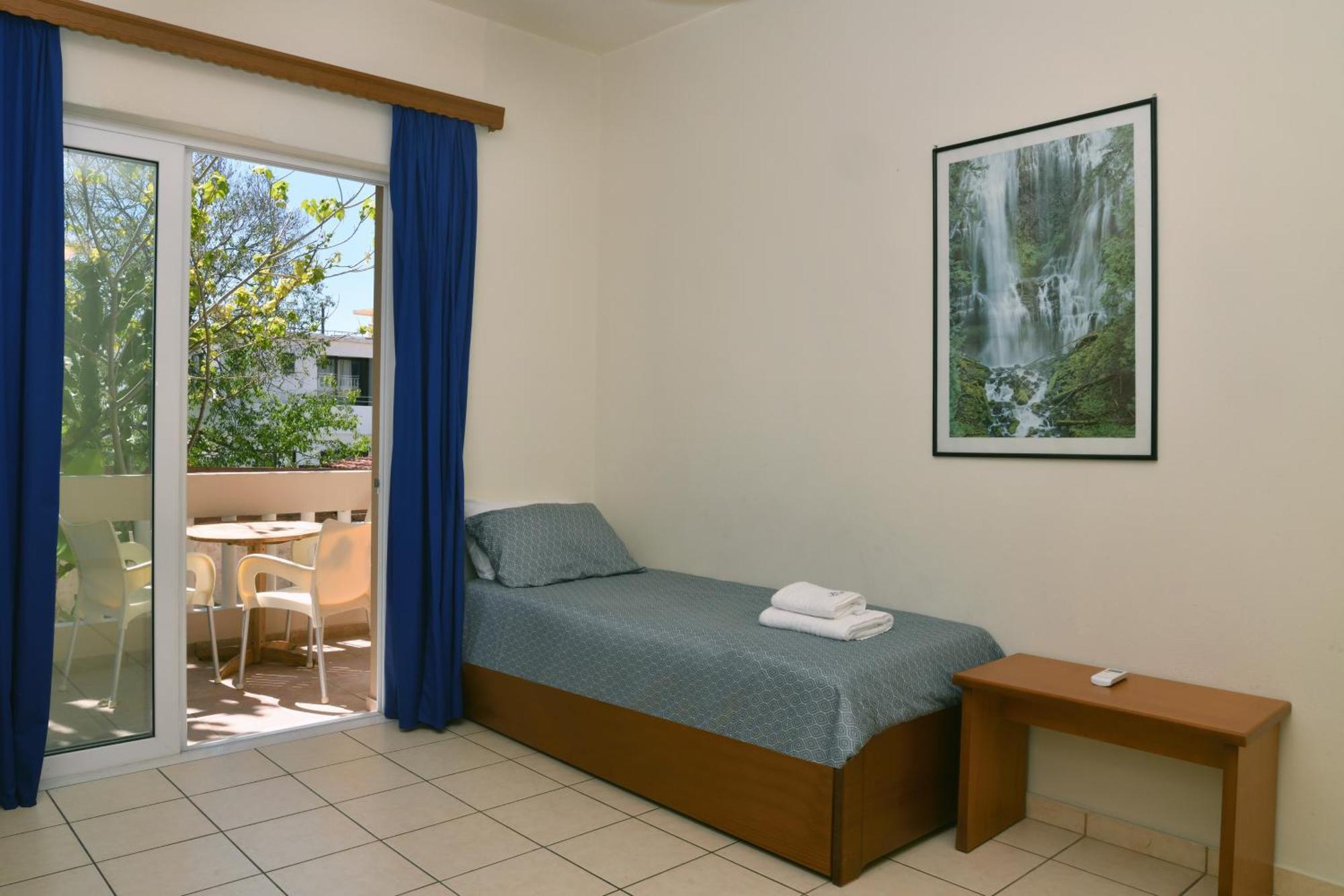 Akatos Hotel Agia Marina Eksteriør billede