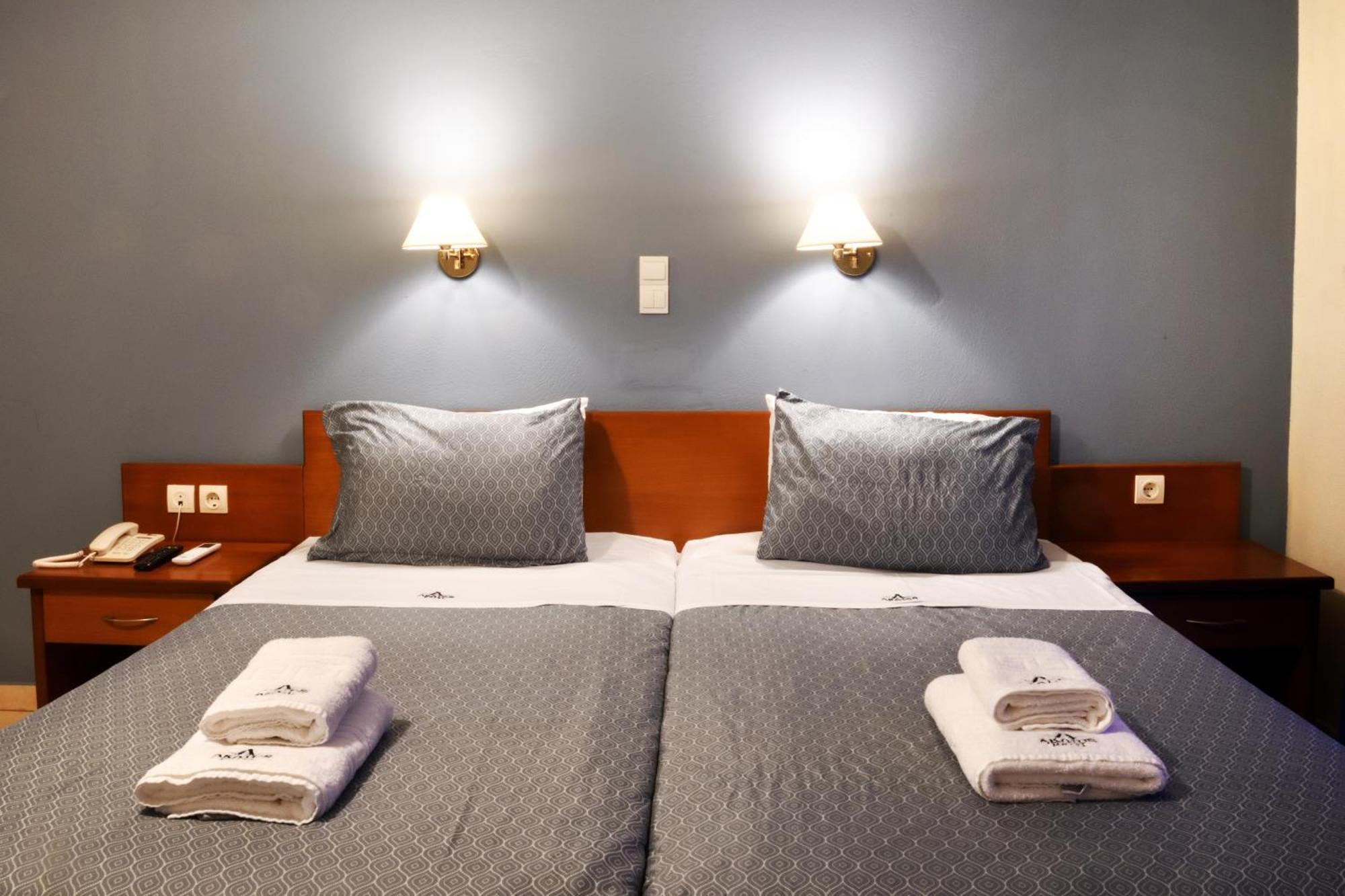 Akatos Hotel Agia Marina Eksteriør billede