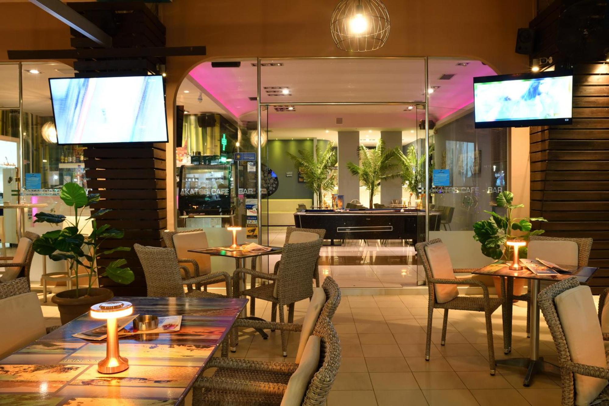 Akatos Hotel Agia Marina Eksteriør billede
