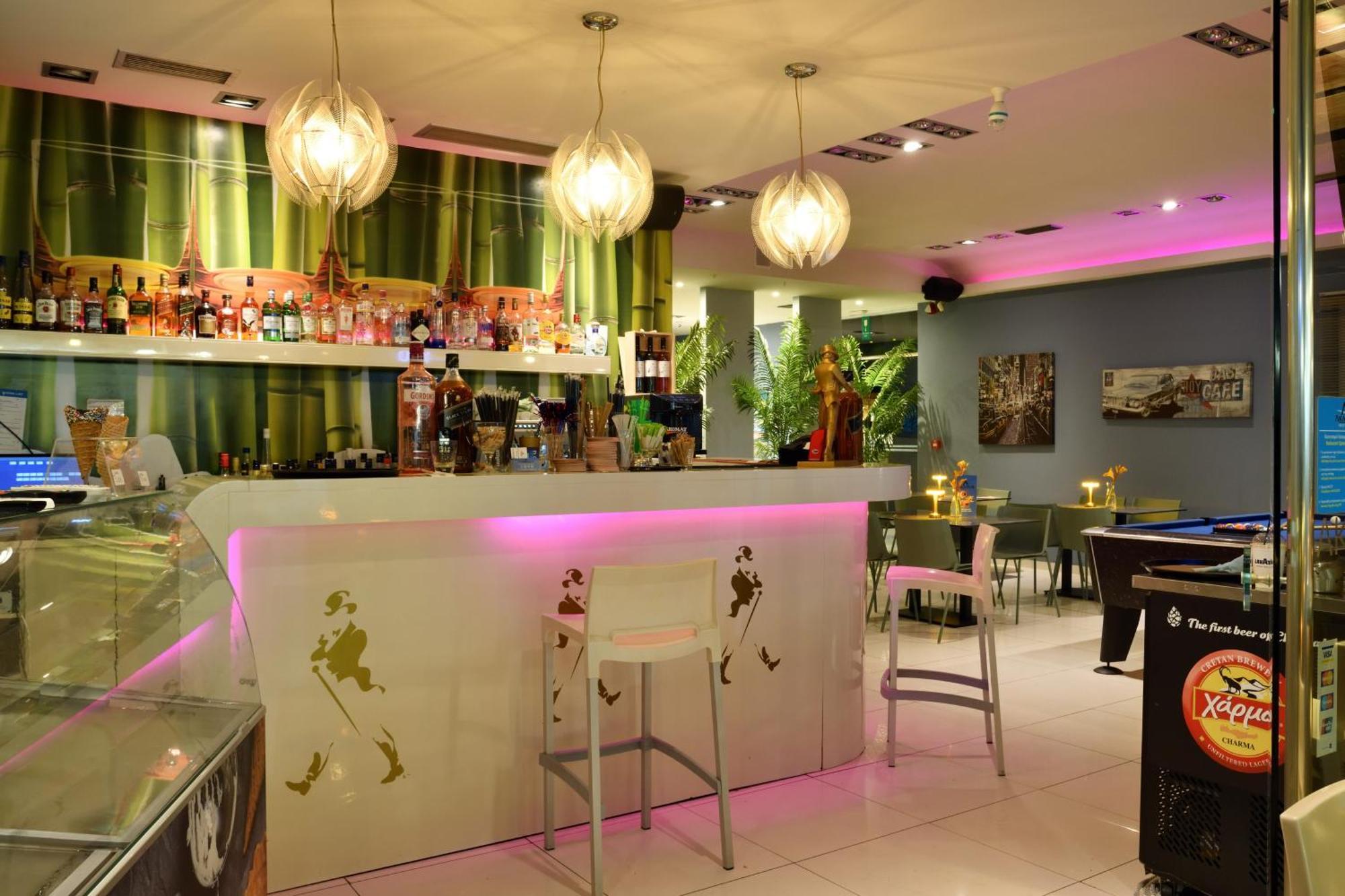 Akatos Hotel Agia Marina Eksteriør billede