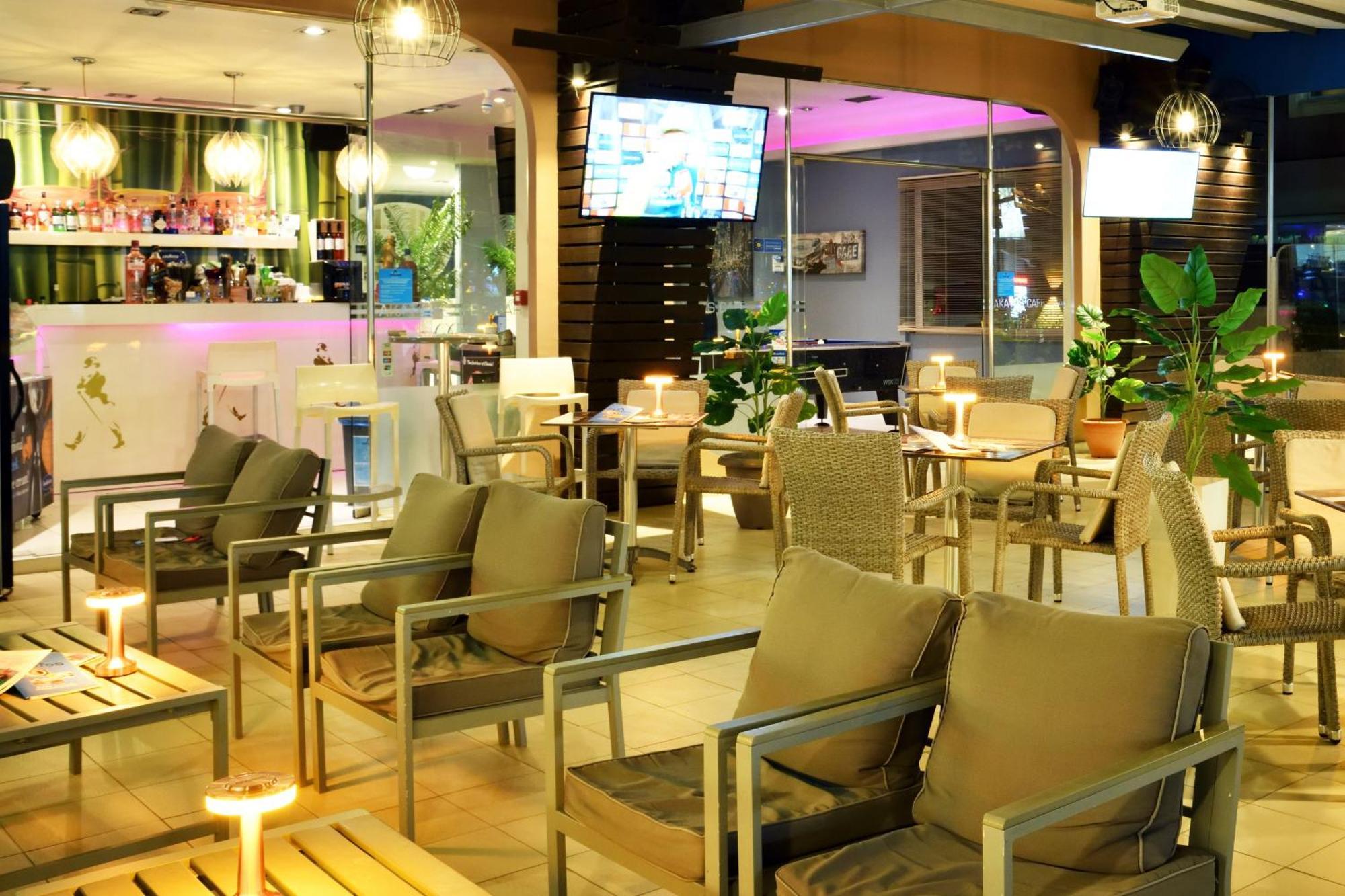 Akatos Hotel Agia Marina Eksteriør billede