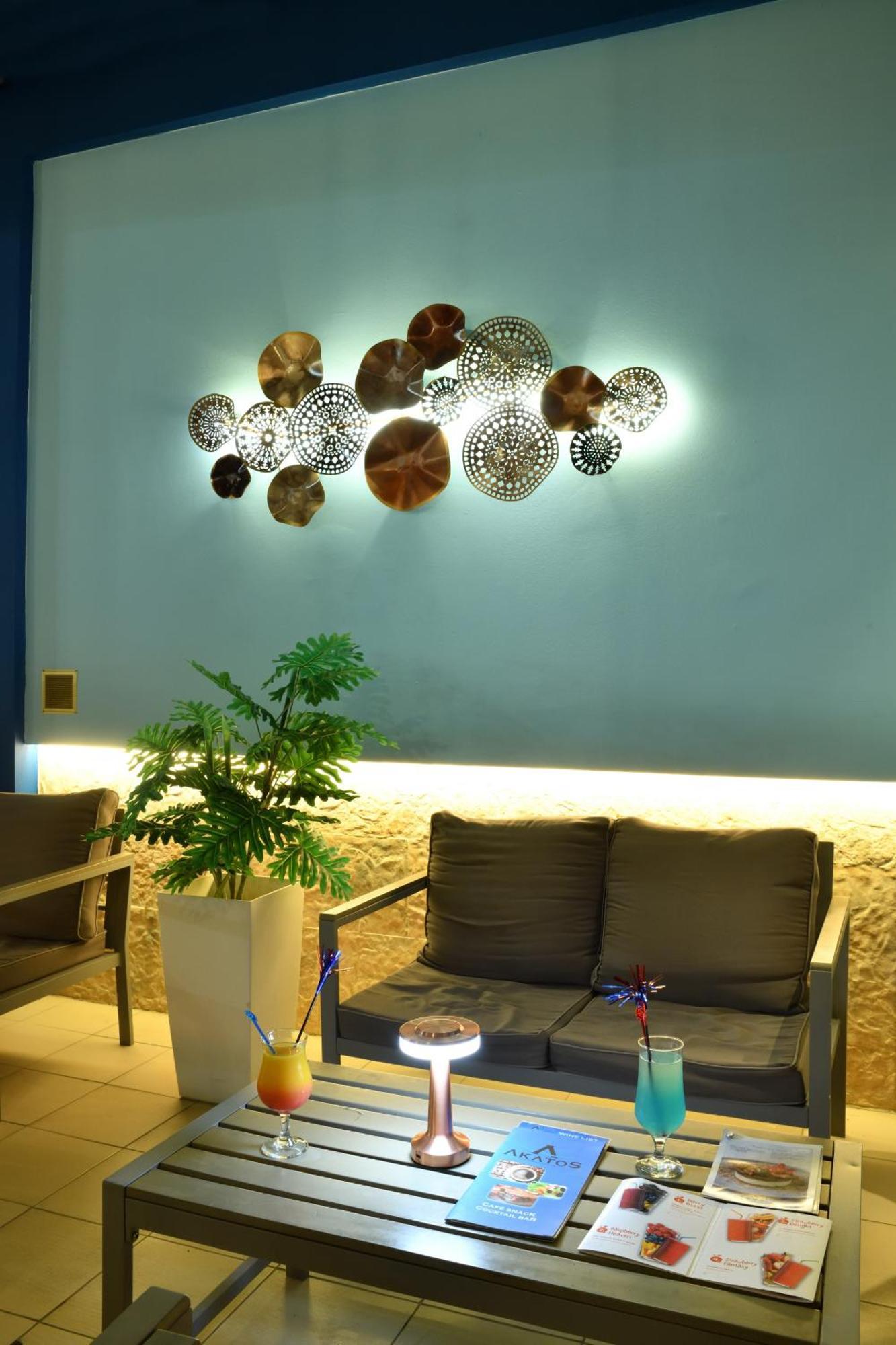 Akatos Hotel Agia Marina Eksteriør billede