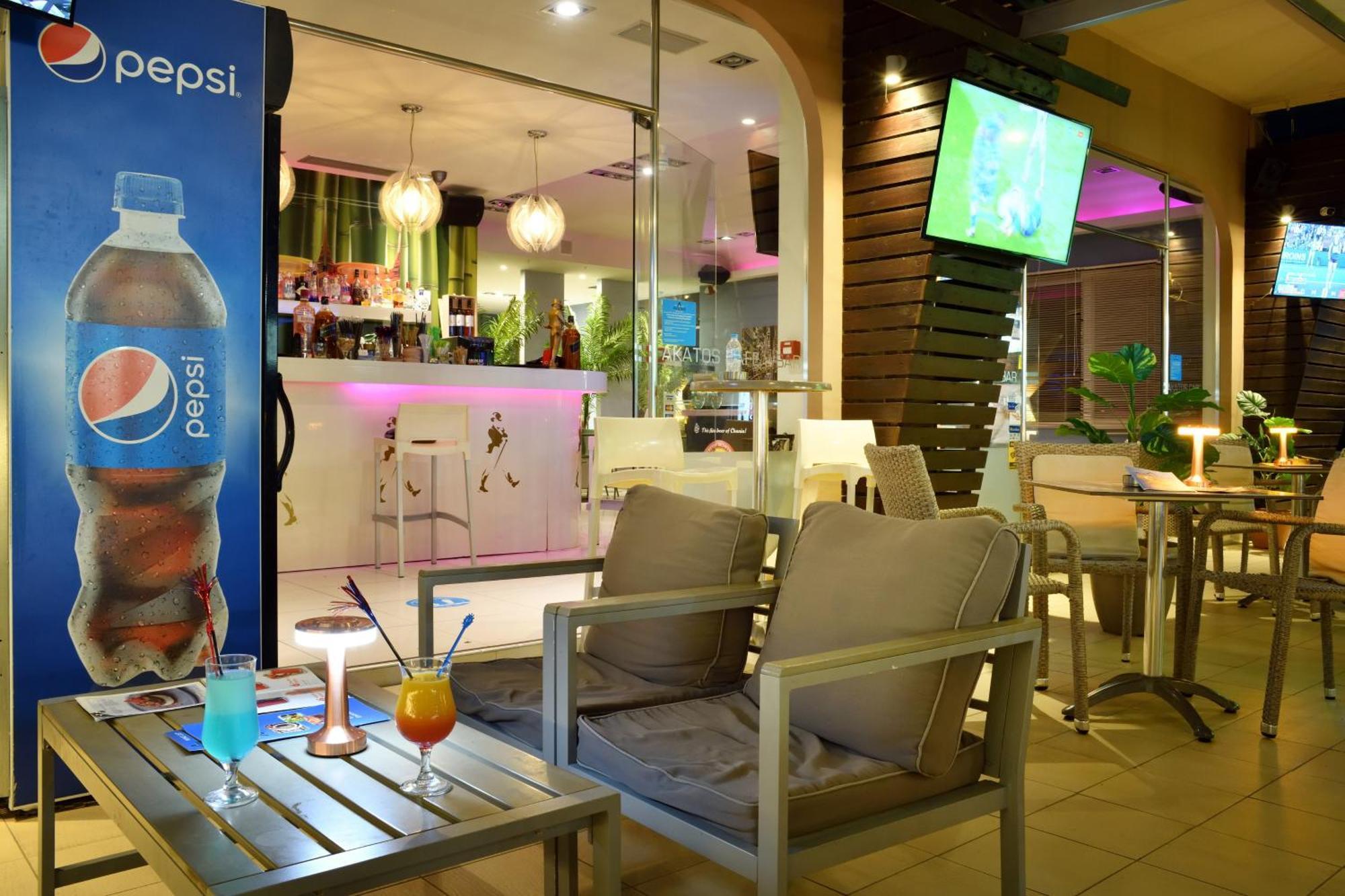 Akatos Hotel Agia Marina Eksteriør billede