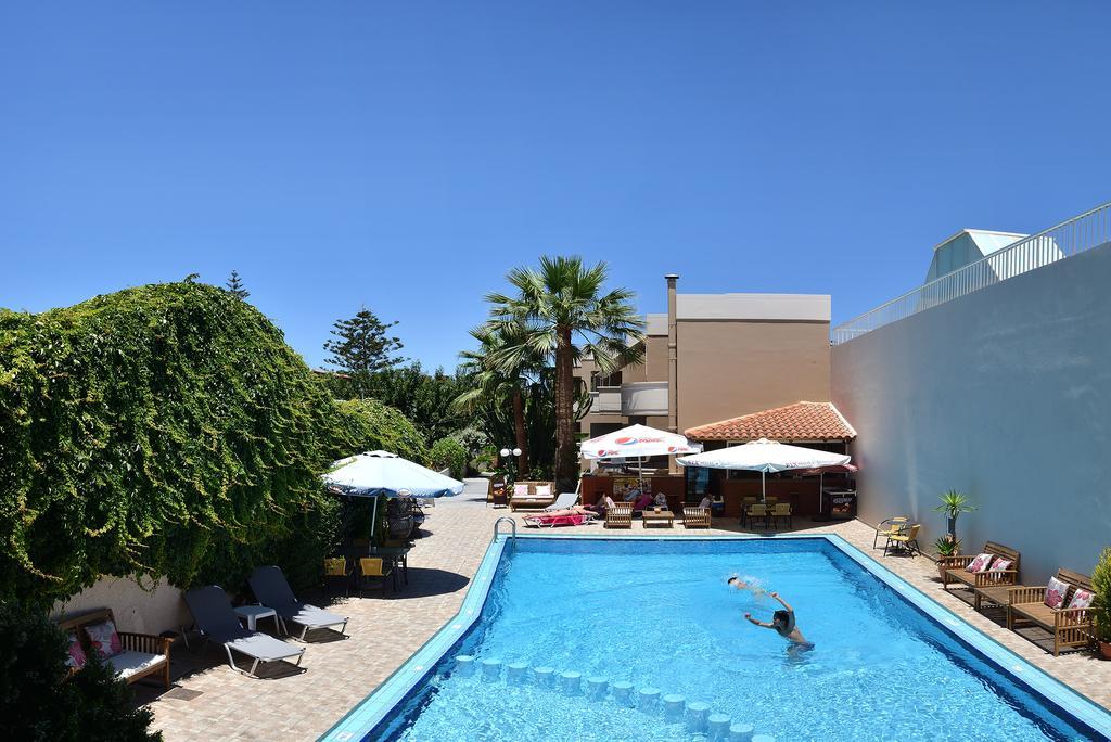 Akatos Hotel Agia Marina Eksteriør billede