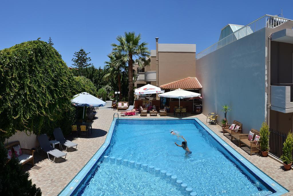 Akatos Hotel Agia Marina Eksteriør billede