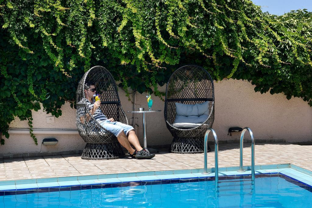 Akatos Hotel Agia Marina Eksteriør billede